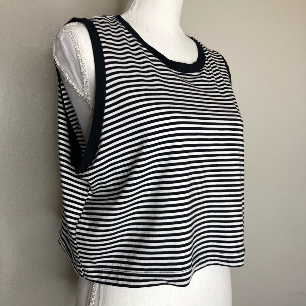 Gap Muscle Crop Top - Picture 2 of 5